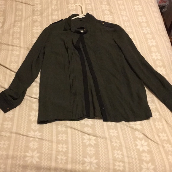 Button up - Picture 1 of 1